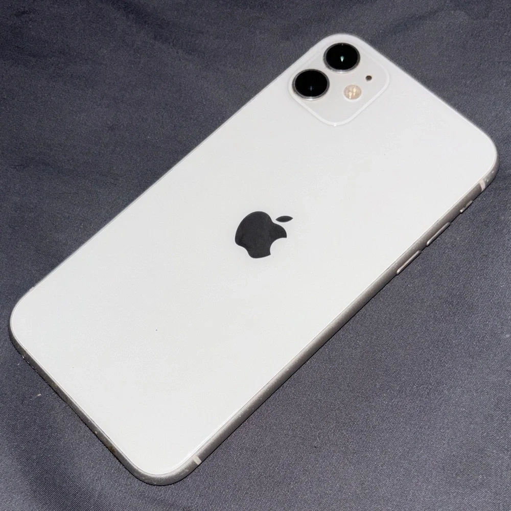 iPhone 11 (been used once)